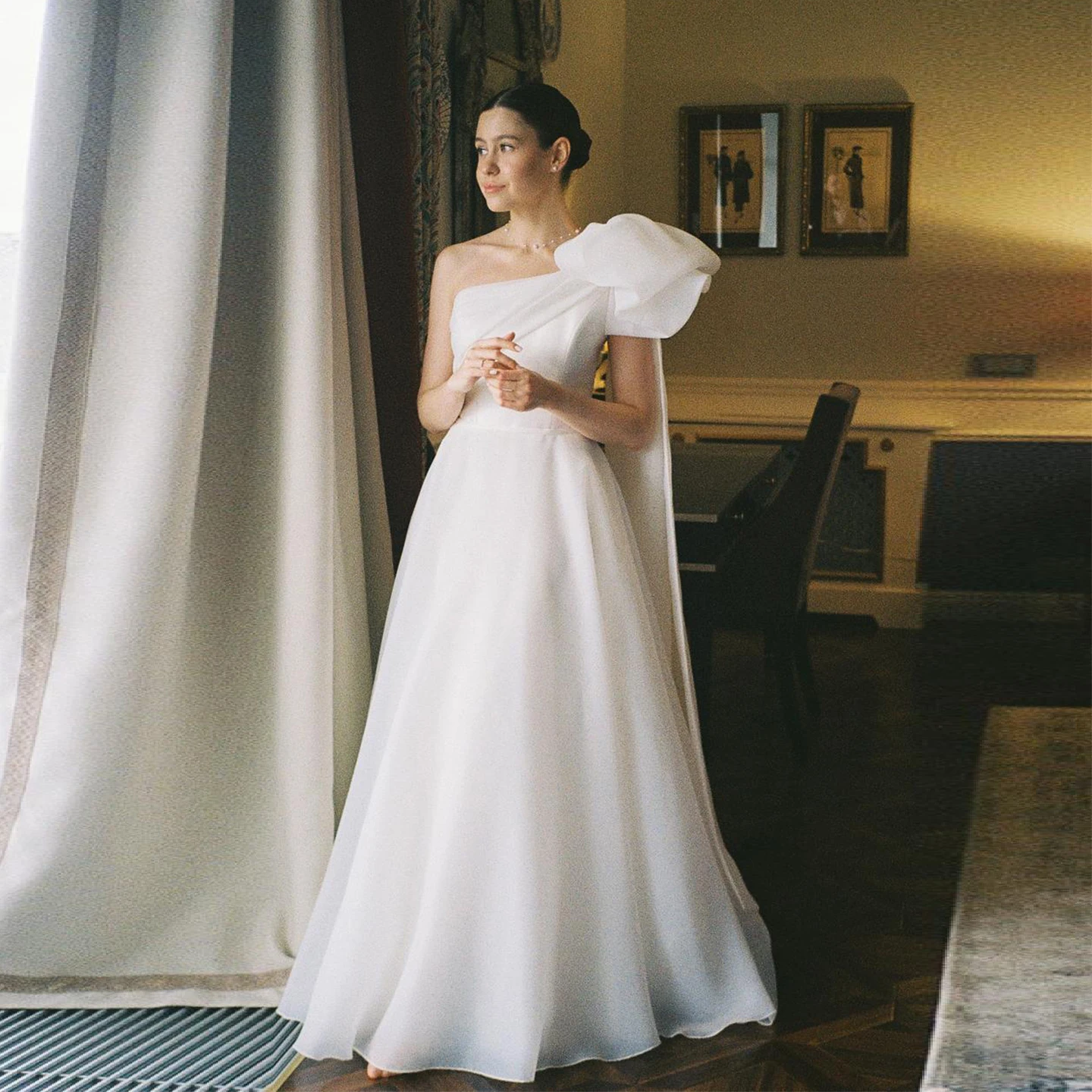 Classic One Shoulder Sleeveless Organza Wedding Dress A Line Sweep Train Bridal Photoshoot Dress Elegant Bridal Gown TSWD828
