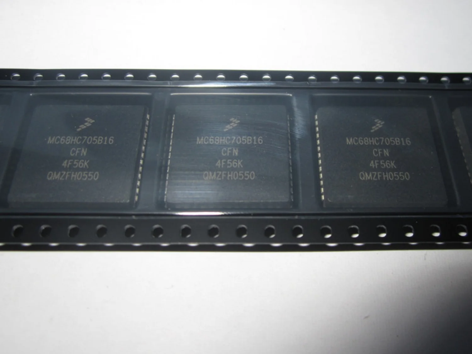 1~10pcs/lot MC68HC705B16 MC68HC705B16CFN PLCC52 100% Brand New Original.