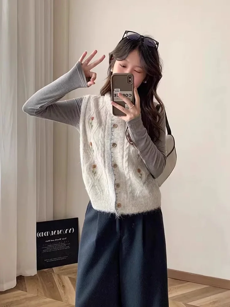 Extra Large 300 Pounds Flower Embroidery Knitted Vest Women's Autumn Winter Design Sleeveless Shoulder Pad Layering Sweater Vest