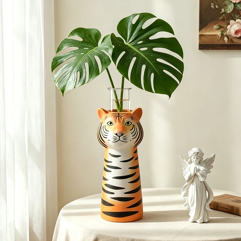 New Novelty Unique Hand Painted Matte Striped Tiger Head Resin Hydroponic Floral Vase Bedroom Desktop Table Decor Figurine