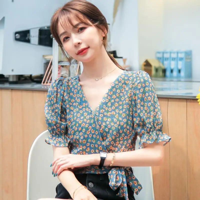 French Sweet Floral Shirt Women\'s Clothing 2022 Summer New Puff Short Sleeve V-Neck Crop Top Slim Bandage Printed Chiffon Blouse