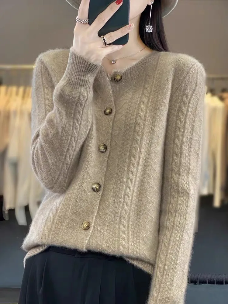 

Женский свободный вязаный кардиган-кофта из шерсти с круглым вырезом, осенне-зимняя верхняя одежда в корейском стиле, бренд Qingdao...