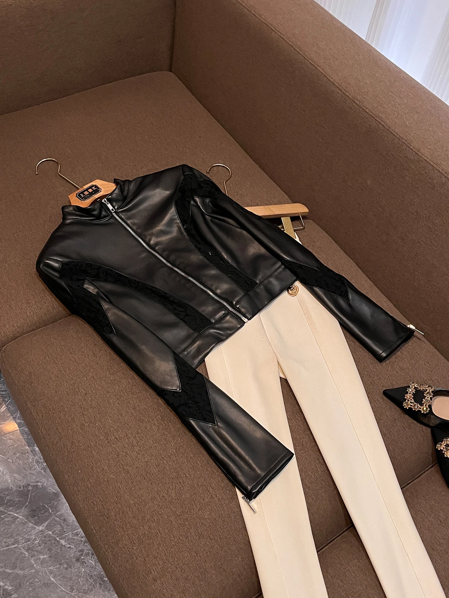 

Elegant Lace-Patch PU Leather Jacket Women's 2026 New Heavy-Duty Motorcycle Zipper Stand Collar Long Sleeve Outerwear P671