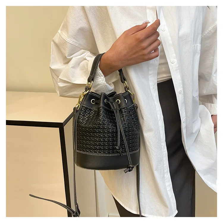 

Women's 2025 Vintage Woven Shoulder Bag - Large Capacity Phone Tote with Classic Woven Pattern, Must-Have Casual Messenger Bag