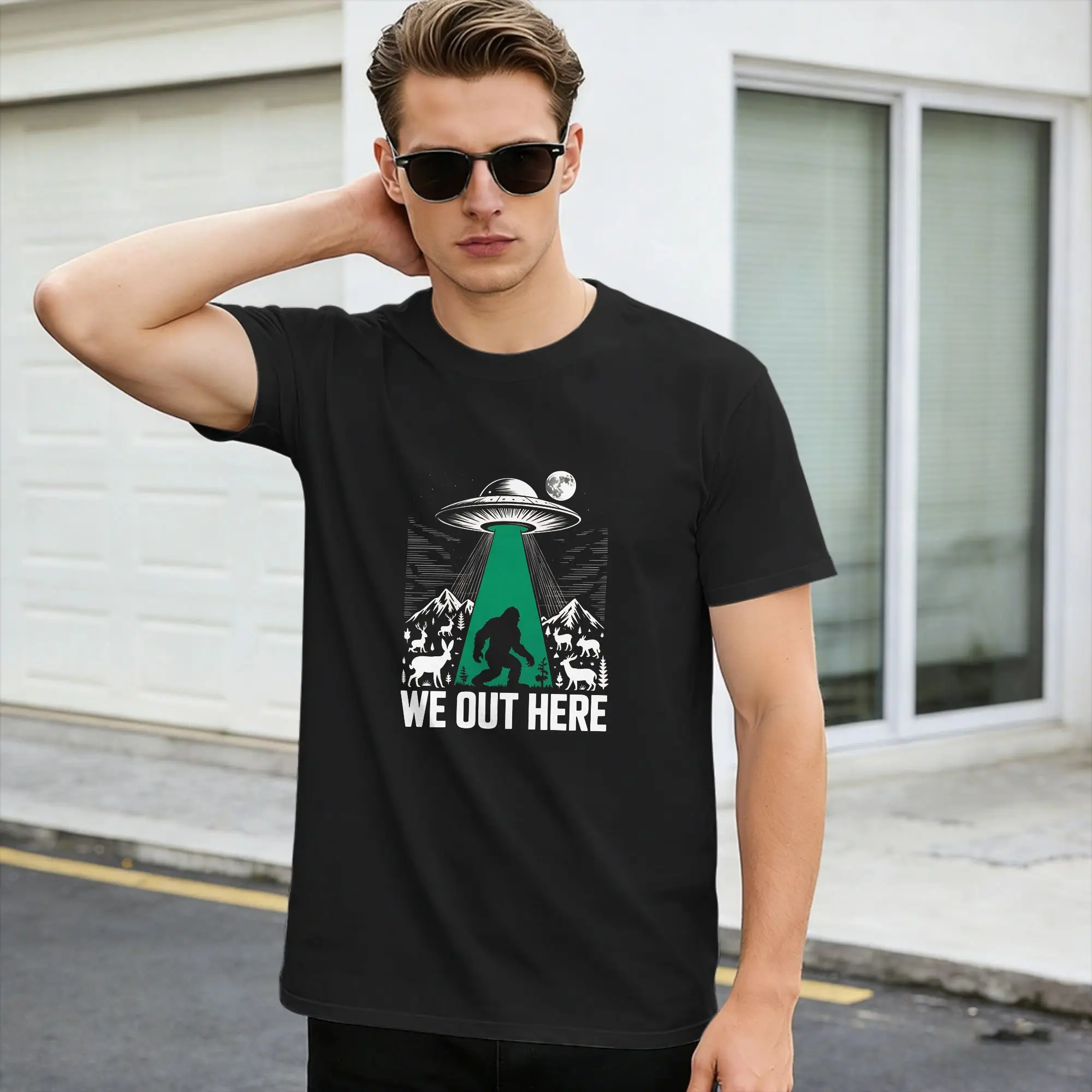We Out Here Funny Bigfoot Cryptid UFO Abduction Cotton T-Shirt For Men's Summer  Y2K Retro Novelty Tees Oversize Print Tops,