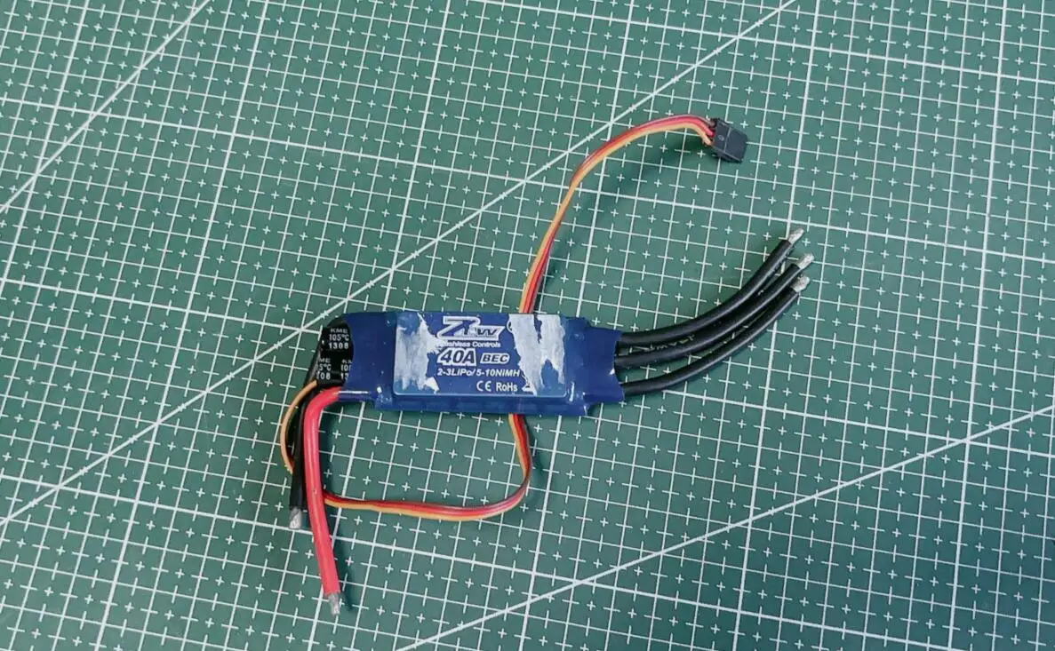 

Б/у ZTW AL 40A ESC Электрический регулятор скорости ESC 2-3S 5V/3A BEC для вертолета RC 400-500 с фиксированным крылом