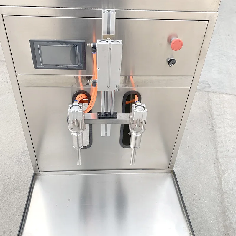 Semi-automatic self-flow filling machine Double-head edible oil glass water liquid filling equipment Small tap water filling