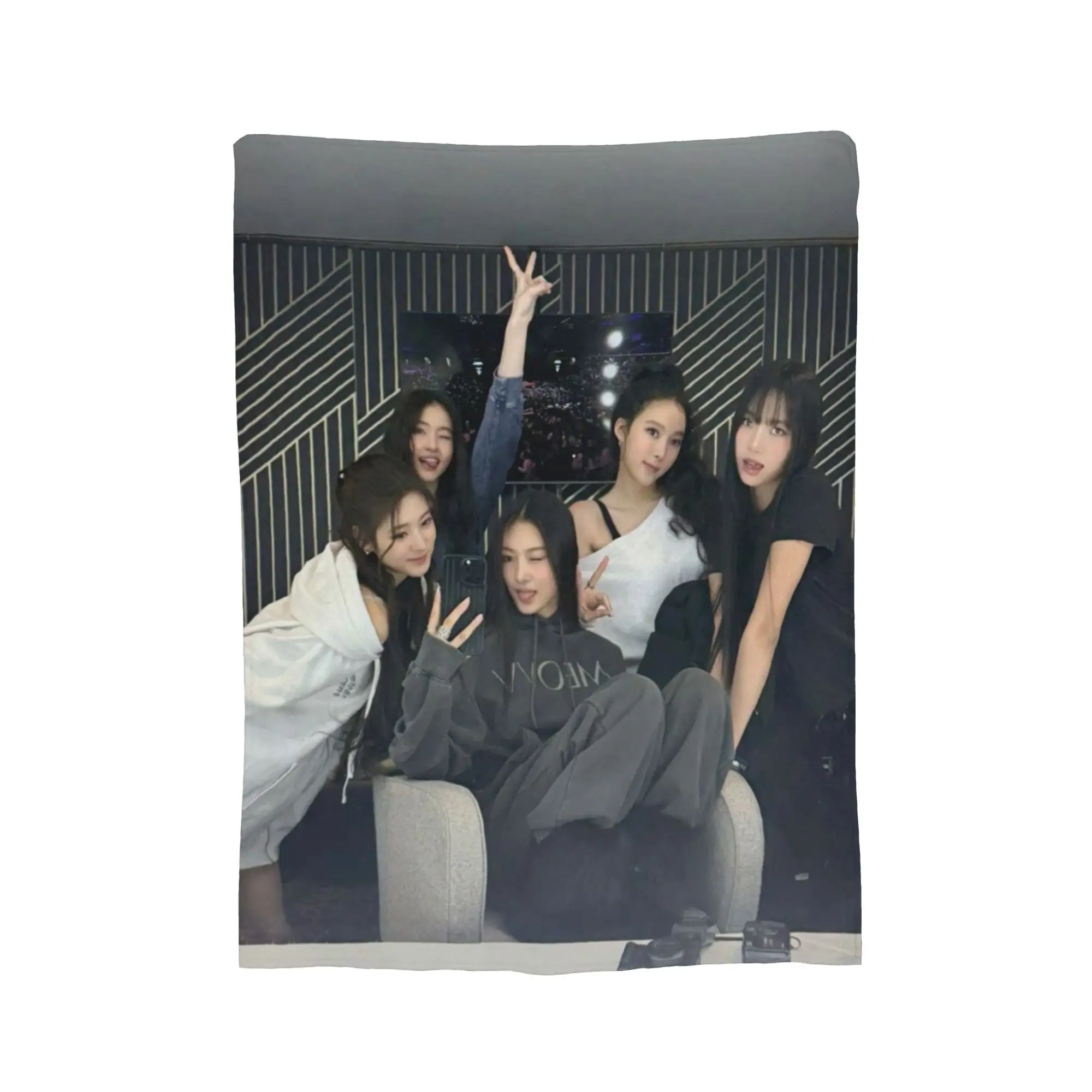 Meovv kpop k-pop الفتيات مجموعة Merch البطانيات خفيفة الوزن رقيقة المرجان الصوف أفخم رمي البطانيات مريحة البساط قطعة #3