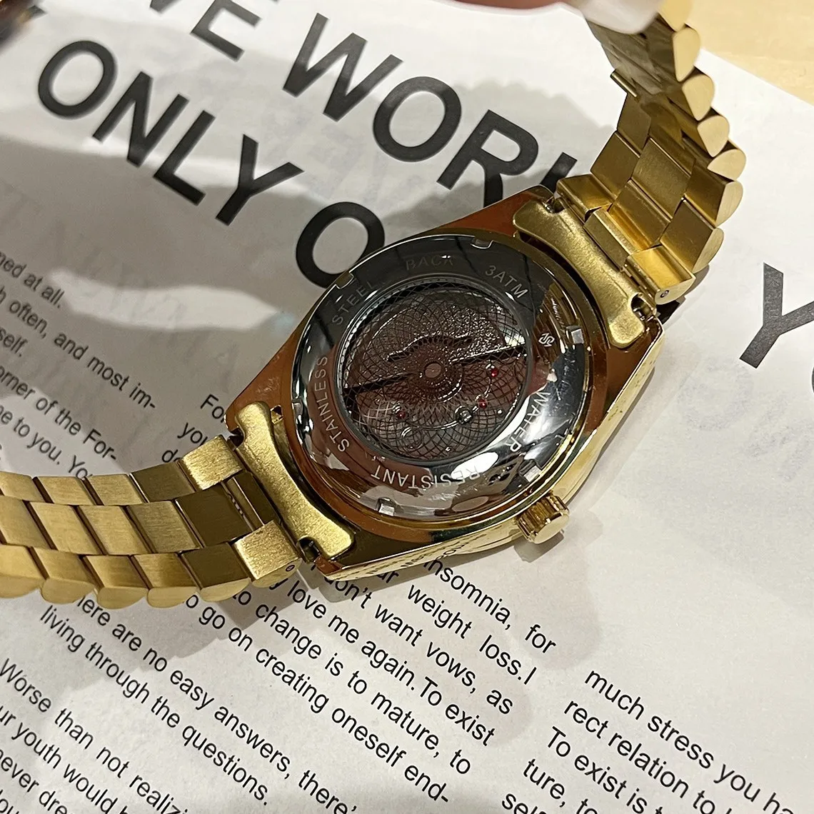 ساعة يد نسائية فاخرة كوارتز أنيقة للنساء ساعة ياقوت عصرية