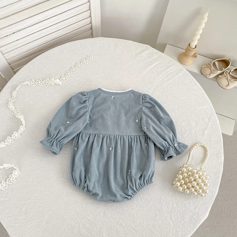 Baby-Strampler aus Cord mit langen Ärmeln, Blumenstickerei, großer Schleife und Rüschenbesatz, Neugeborenen-Bodysuit, Herbst-Babykleidung, 0-24 Monate – Detail 5