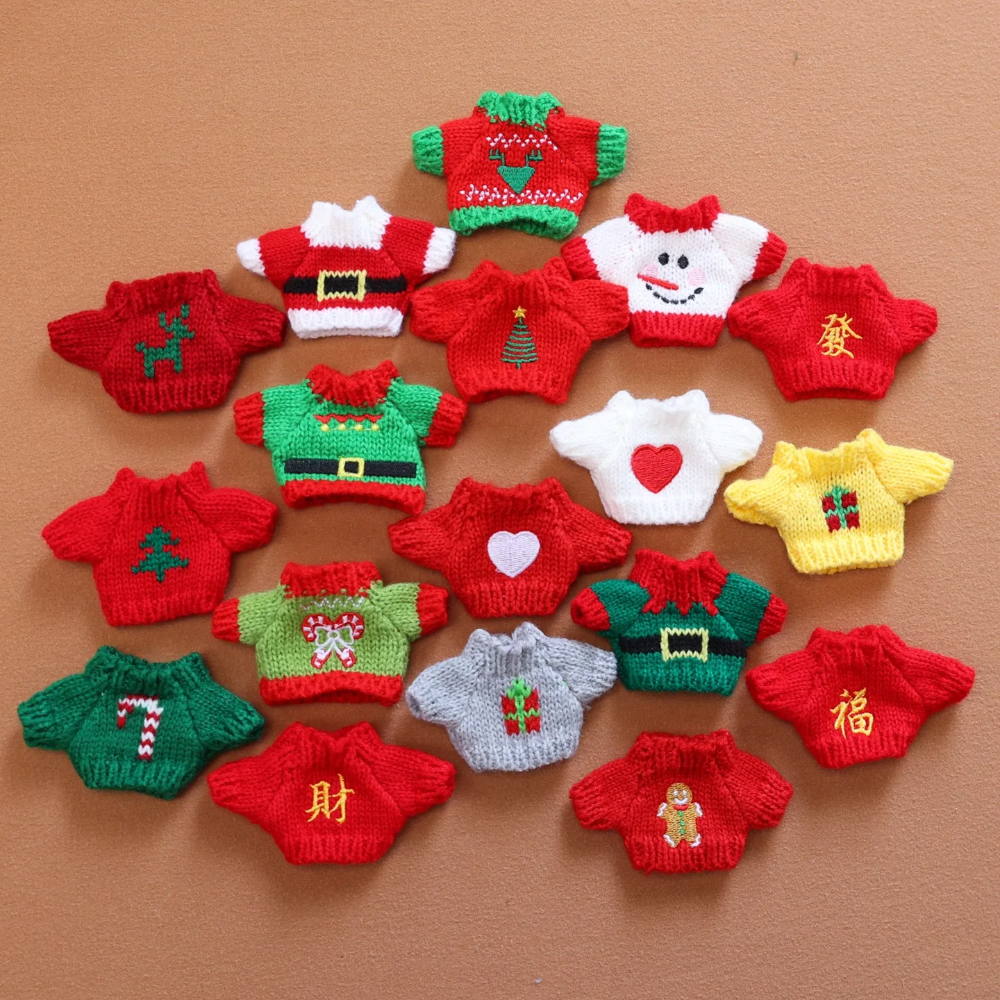 

Cute Labubu Christmas New Year Red Festive Knit Sweater Outfit For 15/17cm 1st/2nd/3rd Gen Dolls