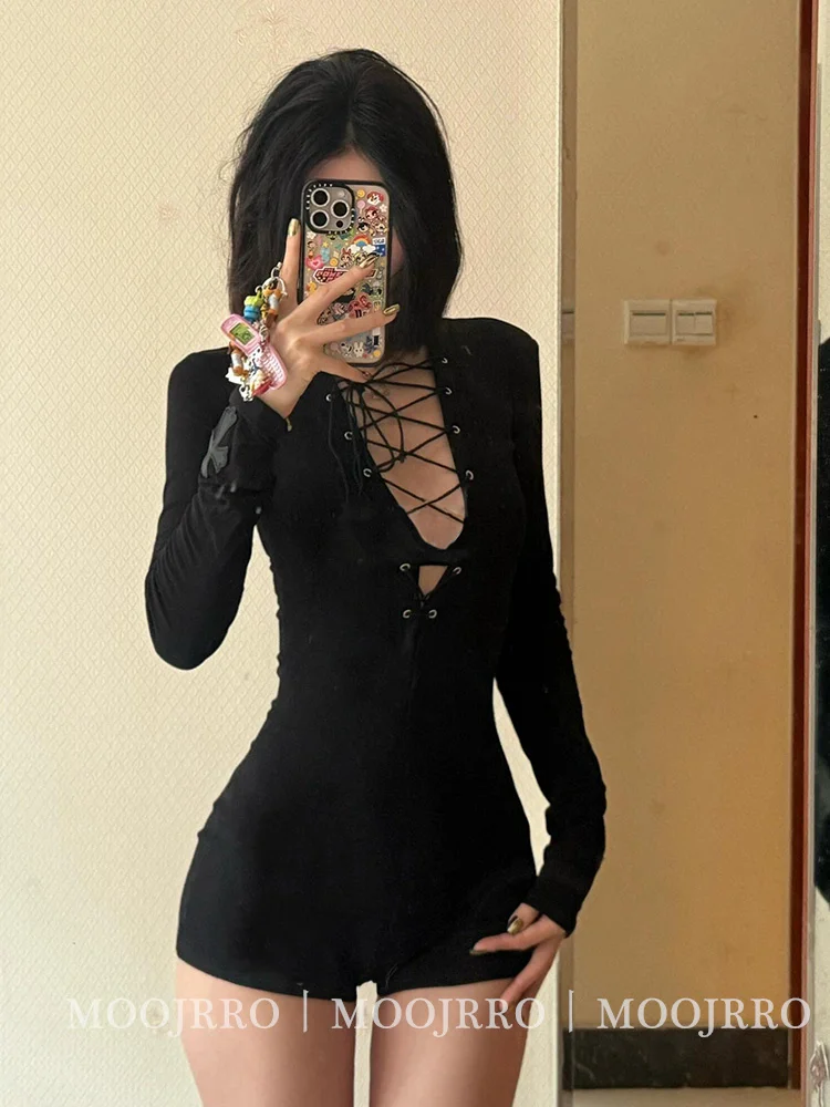 เดรสแขนยาวผู้หญิงสีเบอร์กันดี เสื้อถักสำหรับฤดูใบไม้ร่วง แต่งกระดุม คอตั้ง ทรงเอ สไตล์กรันจ์ ผ้ากันยับ ดีไซน์โดดเด่น