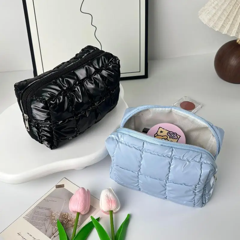 Niedliche, weiche Baumwoll-Puffer-Kosmetiktasche mit Reißverschluss, große, gepolsterte Kosmetiktasche für Damen – Detail 4