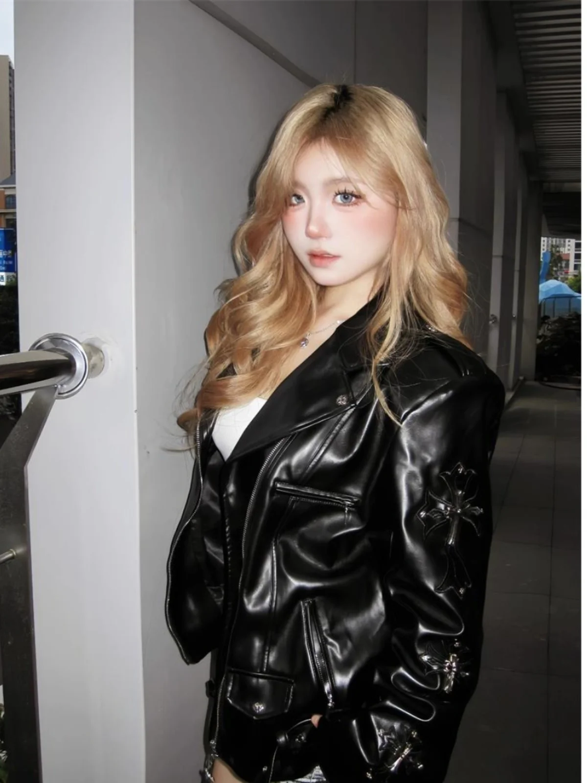 

Retro Cool Short Black Leather Jacket Women's Loose Fit Biker Style Top Street Fashion Spring New Arrival V-Neck Zipper