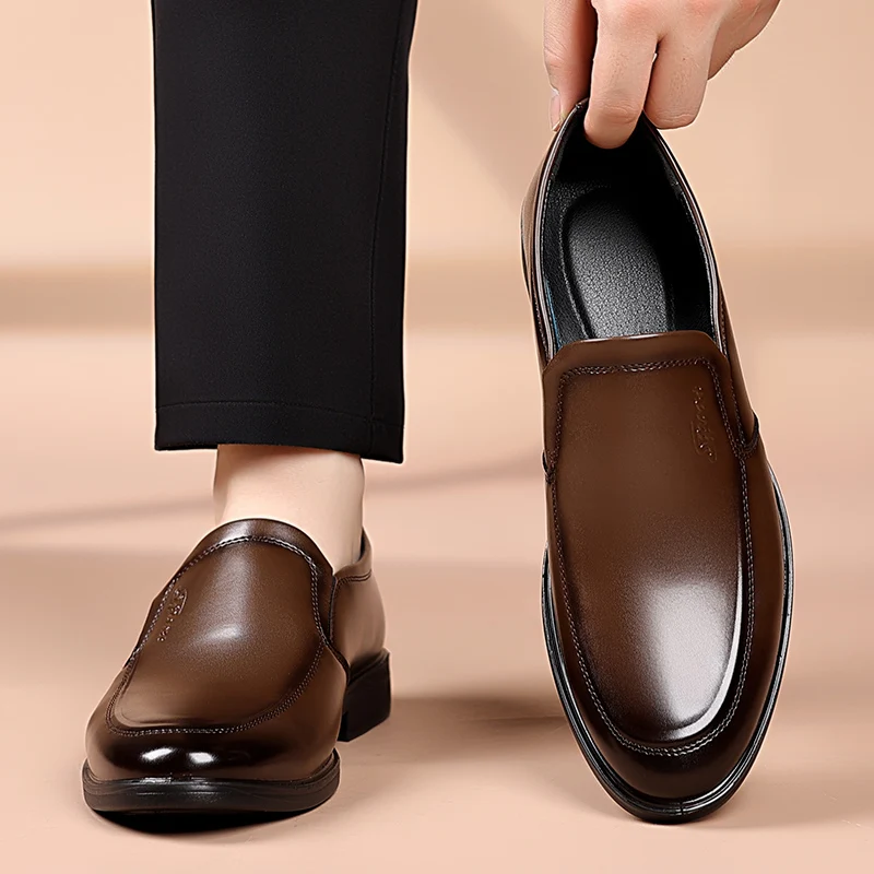

2025 Autumn Lightweight flat men's shoes, wedding party casual soft-soled breathable formal shoes.