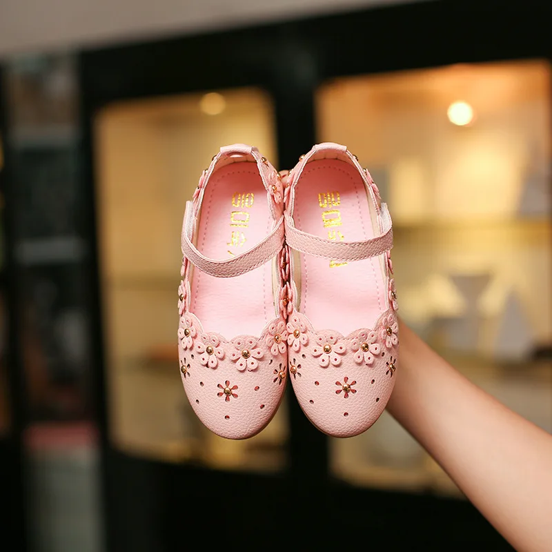 Girls Leather Shoes Princess Children\'s Flats Cut-outs with Flowers Sweet Soft 2024 Spring Summer Kids Dress Shoes for Wedding