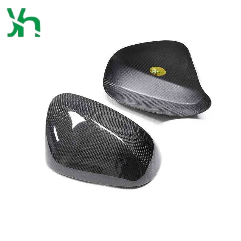 Osłona obiektywu z włókna węglowego E92 LCI do BMW E92 E93 2010-2011, możliwość mieszania z innymi przedmiotami.