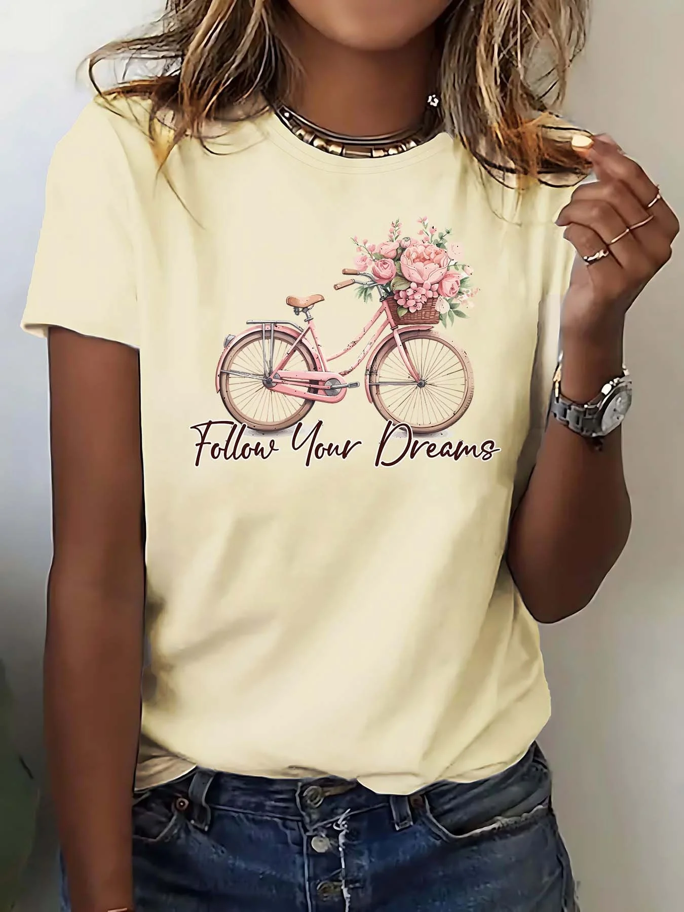 

Женская красная футболка с рисунком «Follow Your Dreams» и розовым велосипедным цветочным дизайном, повседневный топ с круглым вырезом и короткими рукавами, идеально подходящий для весны