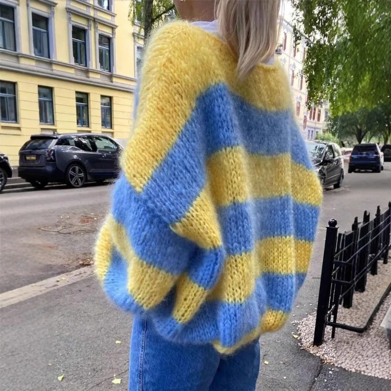 

2025 Autumn and Winter New Round Neck Pullover Sweater Knitted Sweater Lazy Loose Gradient Stripe Contrasting Long Sleeved Top