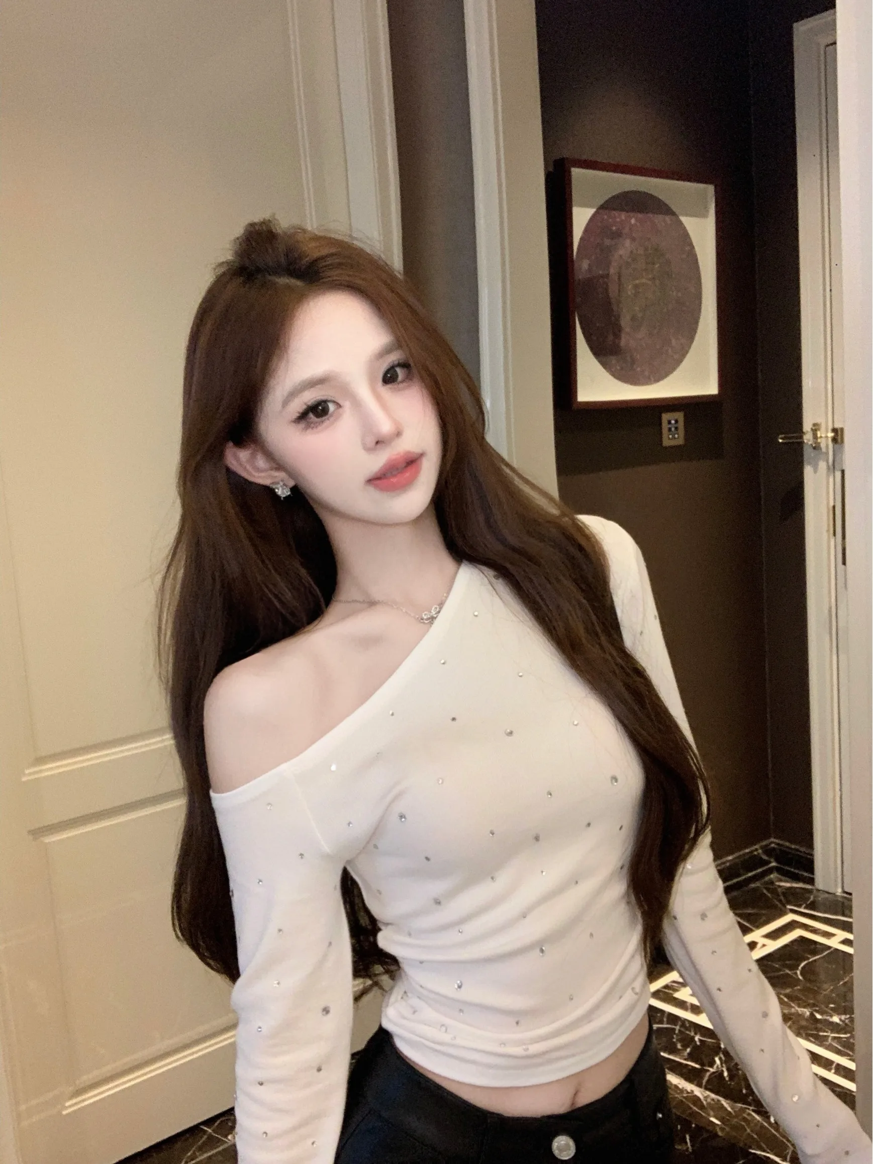 Camiseta de Mujer con Cuello Asimétrico con Incrustaciones de Diamantes Pure Desire, Ajustada a la Cintura, Estilo Informal para Principios de la Primavera...