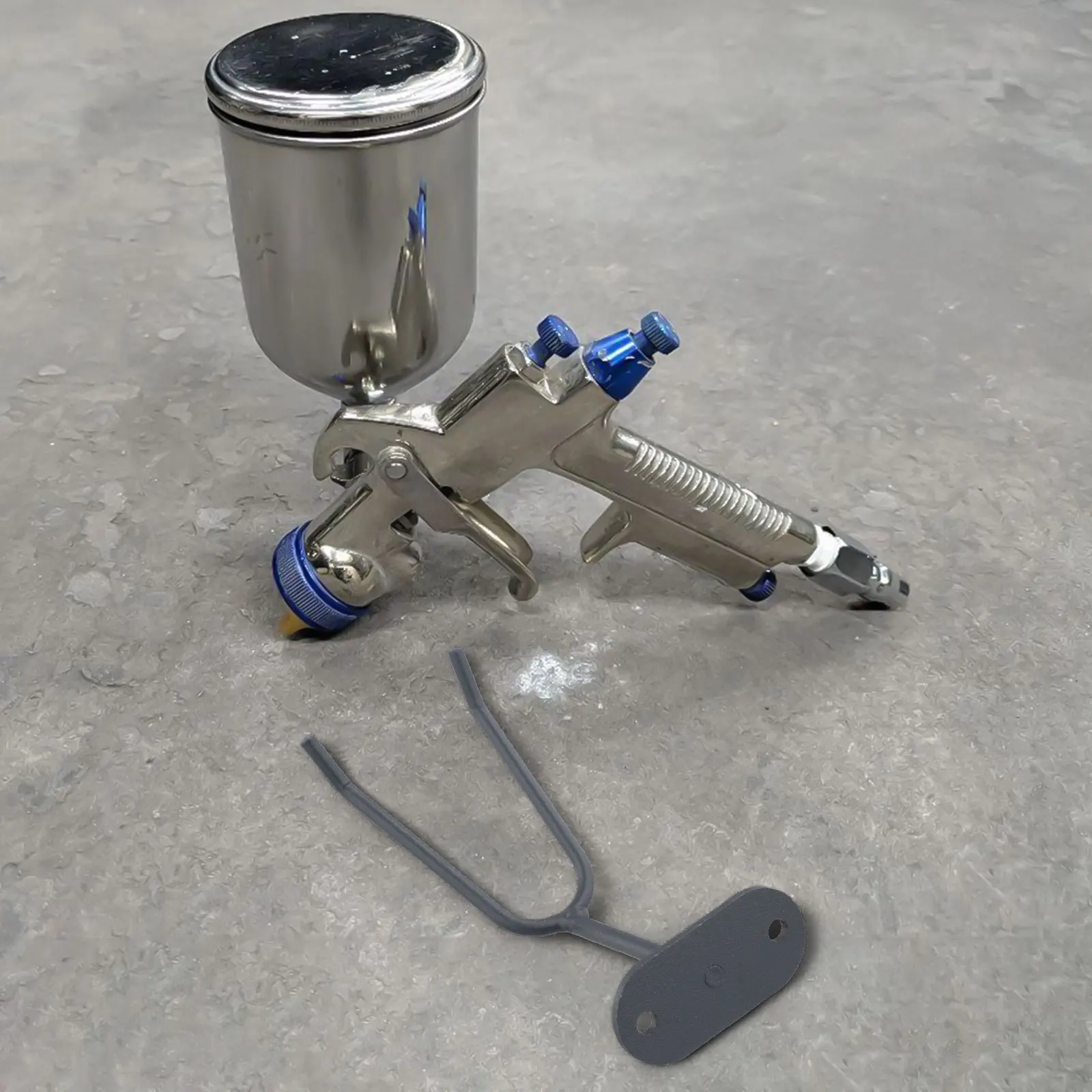 

Подставка для держателя распылителя с настенным крючком, металлическая конструкция для прочного и сбалансированного хранения распылителей в мастерской