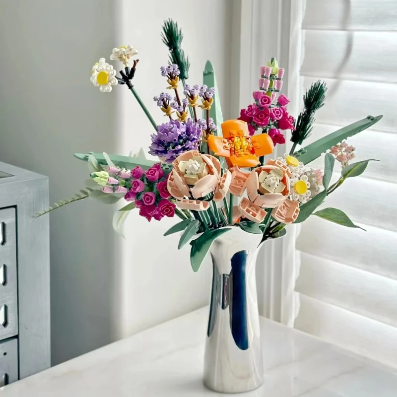 

In Stock 756pcs Bundles of New Romantic Bouquets Home Decor Blocks 10280 Series Gifts