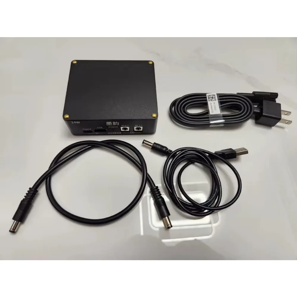 Catu daya terisolasi linier 24W, mendukung output simultan 12V dan 5V.