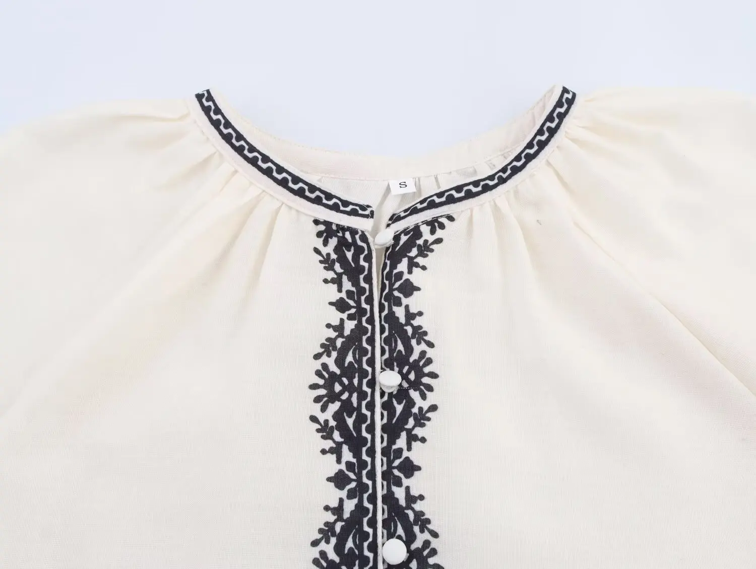 New French women's clothing with minimalist temperament style contrasting embroidered round neck long sleeve shirt for women