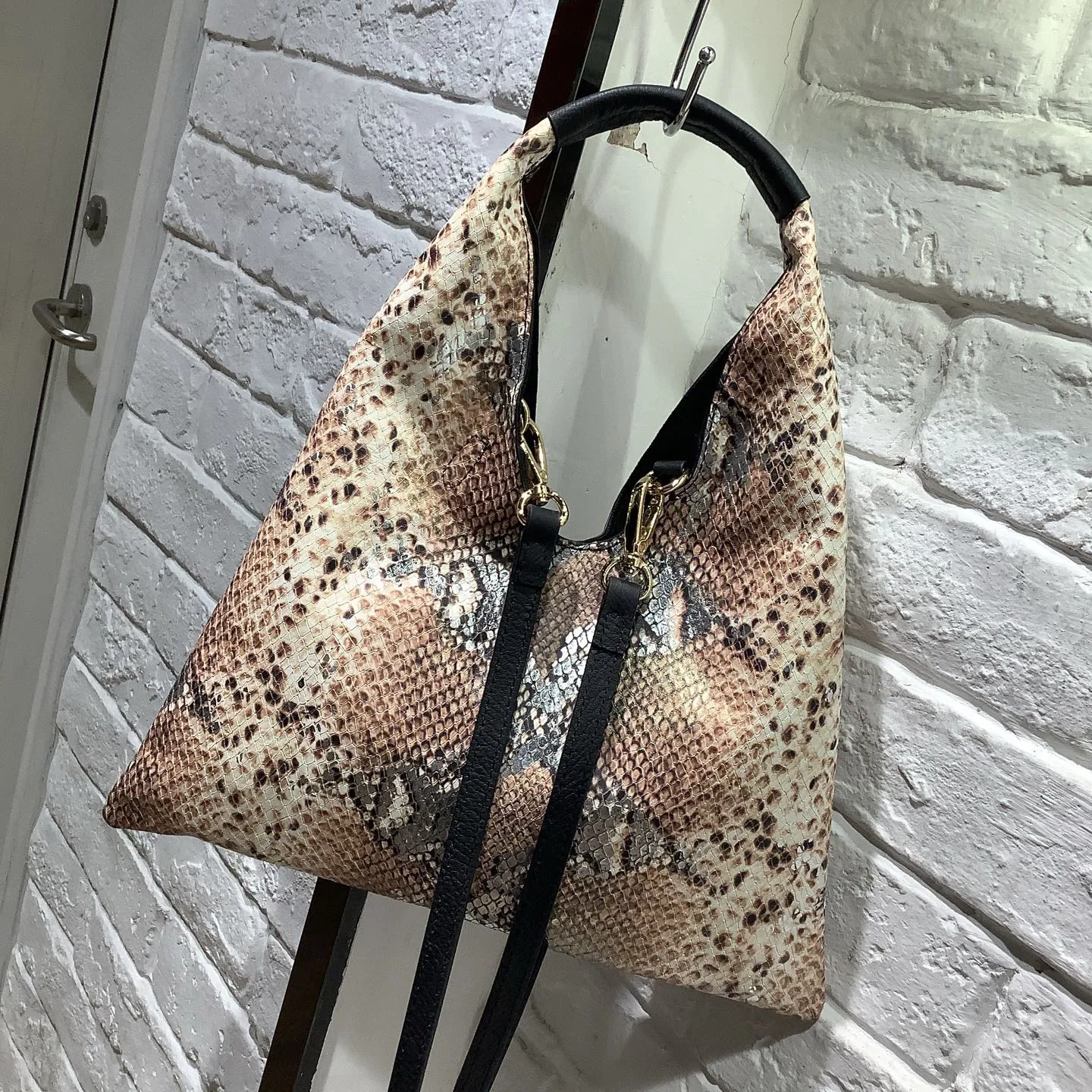 2026 New Minimalist Genuine Leather Python Print Retro Triangle Top-Handle Bag – Versatile & Chic Niche Design Commuter Purse
