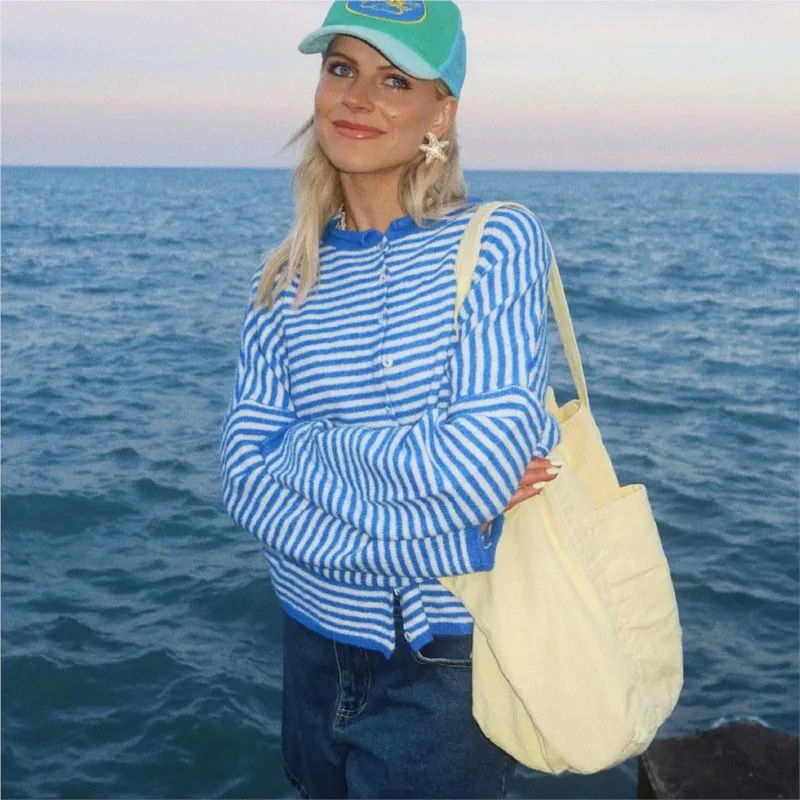 

Women's Long Sleeve Knitwears Cardigan Sweater Spring Autumn Casual Loose Knitwears Outerwears Fashion Stripes Sweater FemaleTop