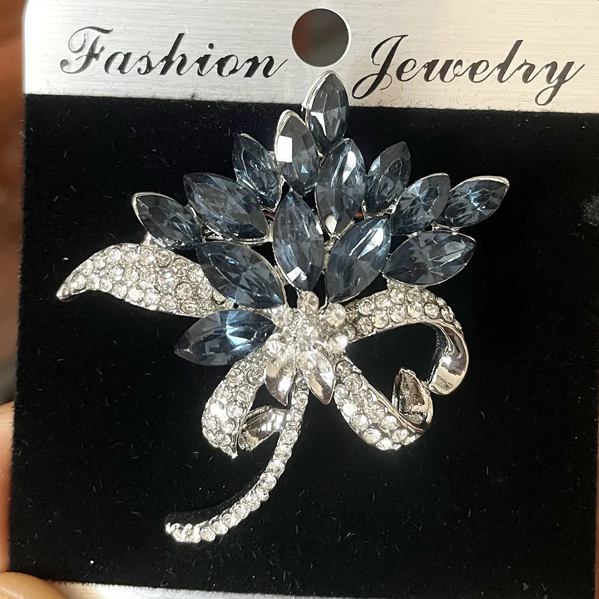 Wedding Red Tulip Brooch for Women Rhinestone Flower Lapel Pin Broche Femme Bijoux Enamel Pins Jewelry