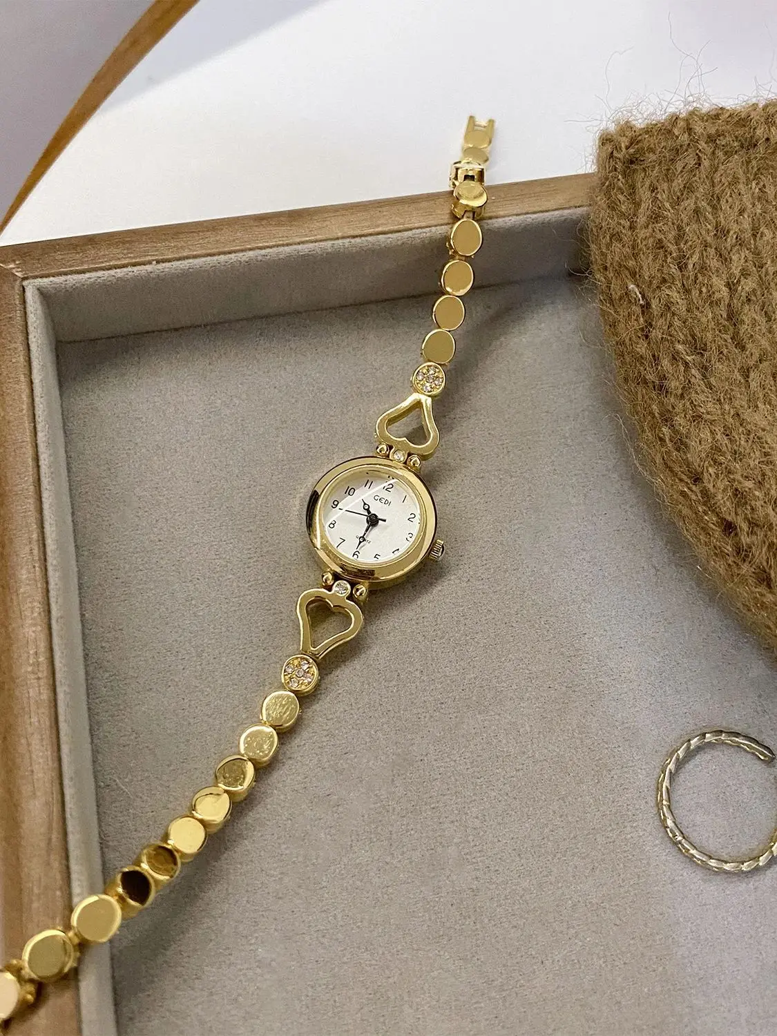 

Ретро-часы для женщин, круглые, с маленьким циферблатом, кварцевые, водонепроницаемые, роскошные, с браслетом, подарок для женщин