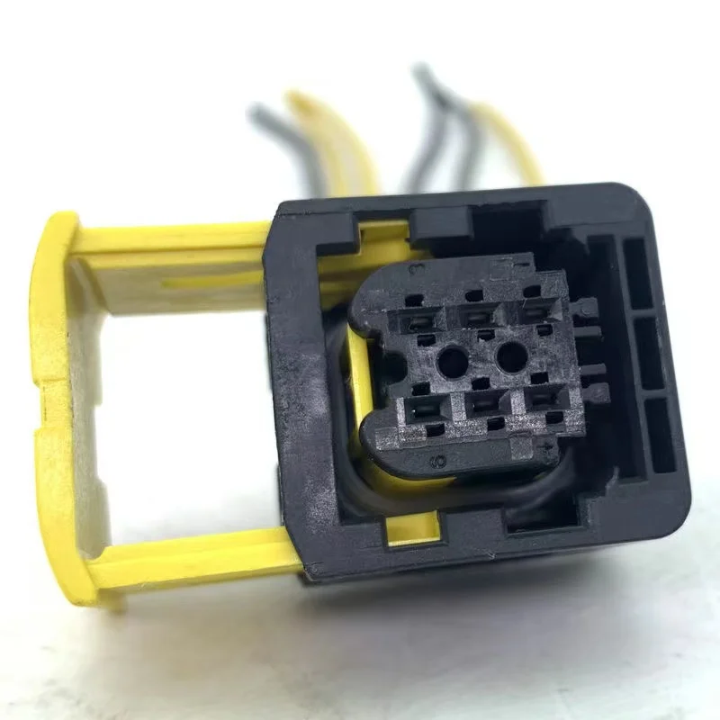 For SIONTRUK Fog Light Plug SITRAK C7H G7 Engineering Vehicle High Bumper Yellow Buckle Six Wire Plug