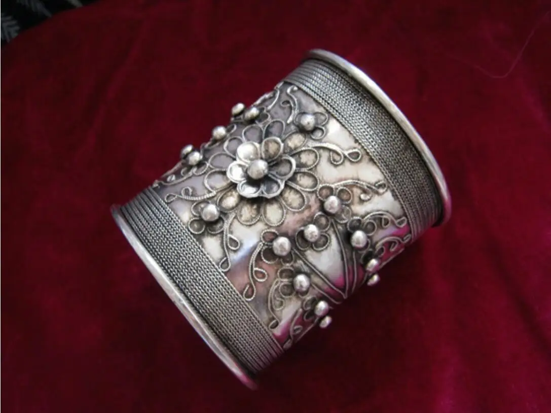 Exaggerated personality  overbearing star  handmade Miao silver filigree female bracelet arm bracelet