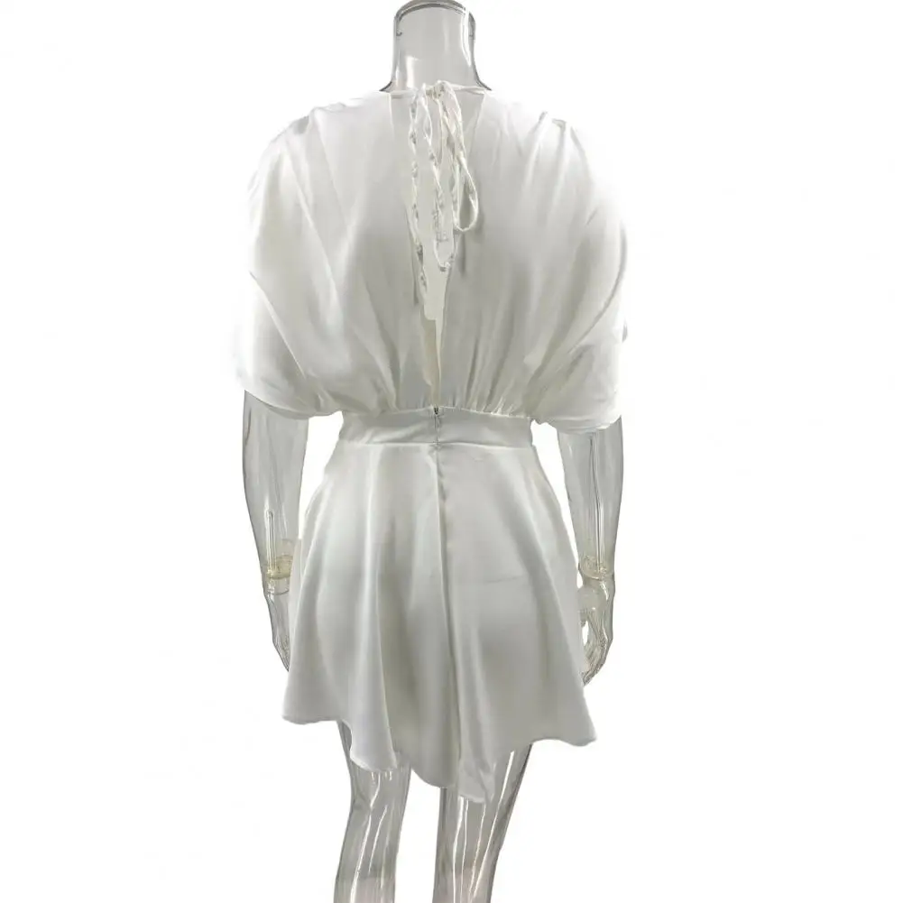 Monos playsuits con escote en V profundo para mujer, mono corto Sexy de satén sin mangas con dobladillo con volantes, minivestido fluido para fiesta y Club