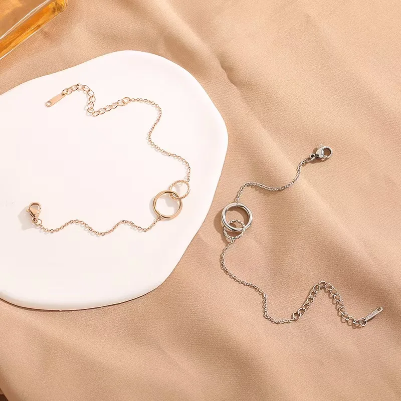 

Cross border new product simple circular interlocking bracelet with hollow tapping texture bracelet for women