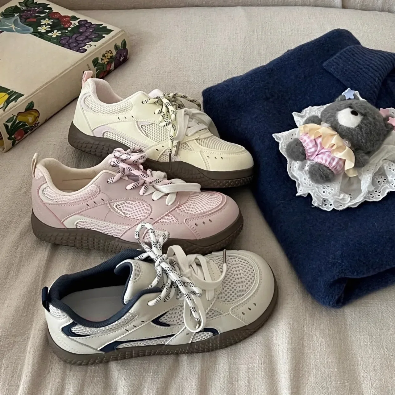 ربيع 2025 المرأة نمط جديد رياضي عادية تنفس شبكة الانزلاق على أحذية المضادة للانزلاق مريحة كعب منخفض المطاط وحيد أحذية رياضية