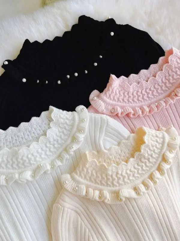 

Детский осенне-зимний базовый свитер 2026 года: новая модель, вязаный топ для девочек с жемчужной отделкой и воротником-рюшами, повседневная одежда