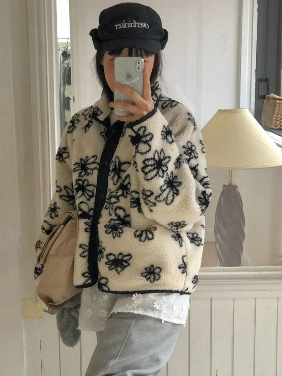 سترة نسائية فضفاضة بنمط زهور على الطراز الكوري قابلة للارتداء على الوجهين معطف شتوي دافئ من القطن بأكمام قصيرة وإغلاق بسحاب