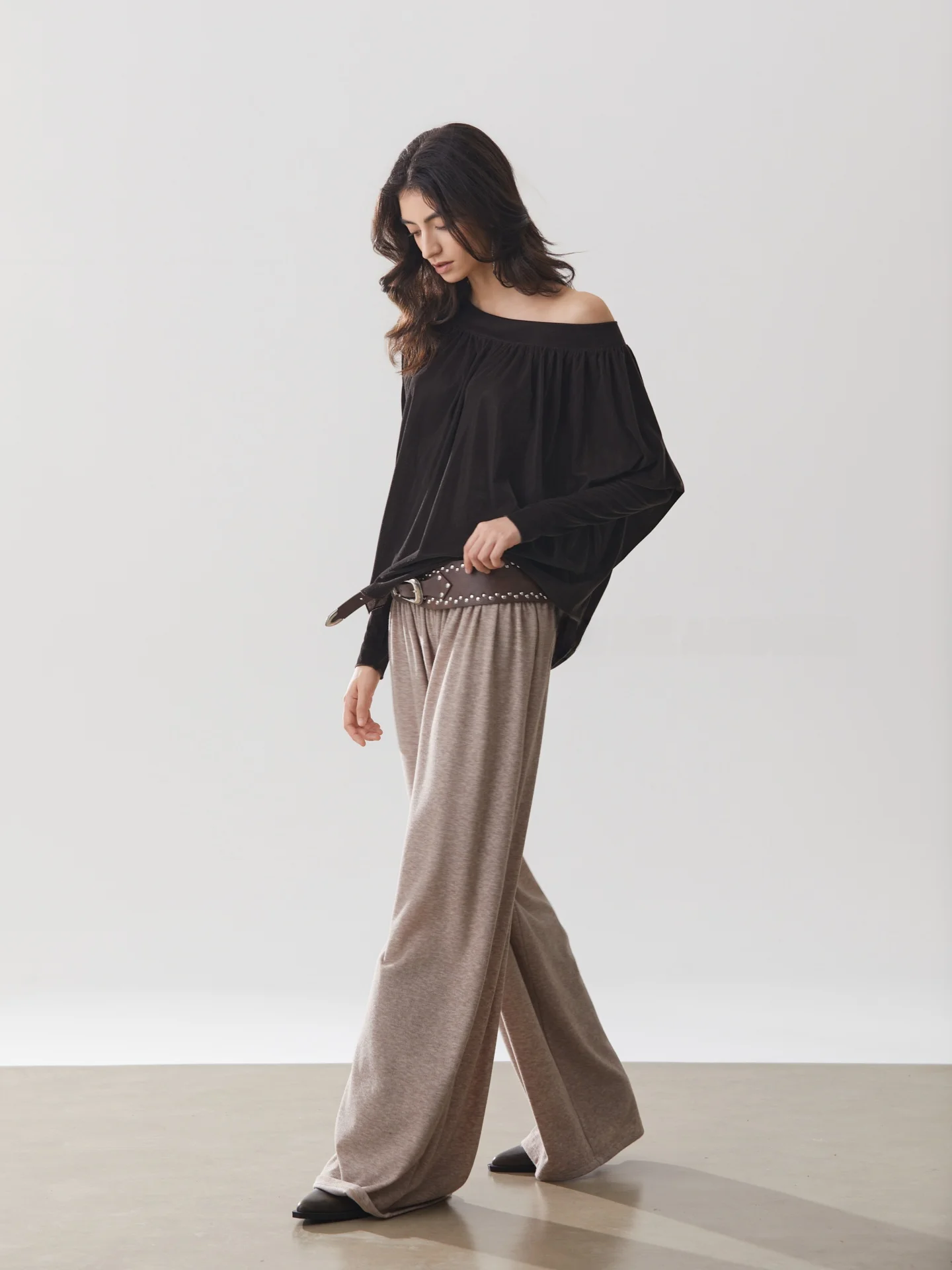 

Оригинальная бархатная футболка Long Sve, женская осенняя сложенная дизайнерская трикотажная футболка, повседневная свободная посадка, мягкое волокно полиэстера, одежда для пар