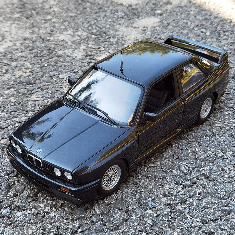 MINICHAMPS 1:18 for BMW M3 E30 M3 Original alloy car model collection display gift for friends and relatives