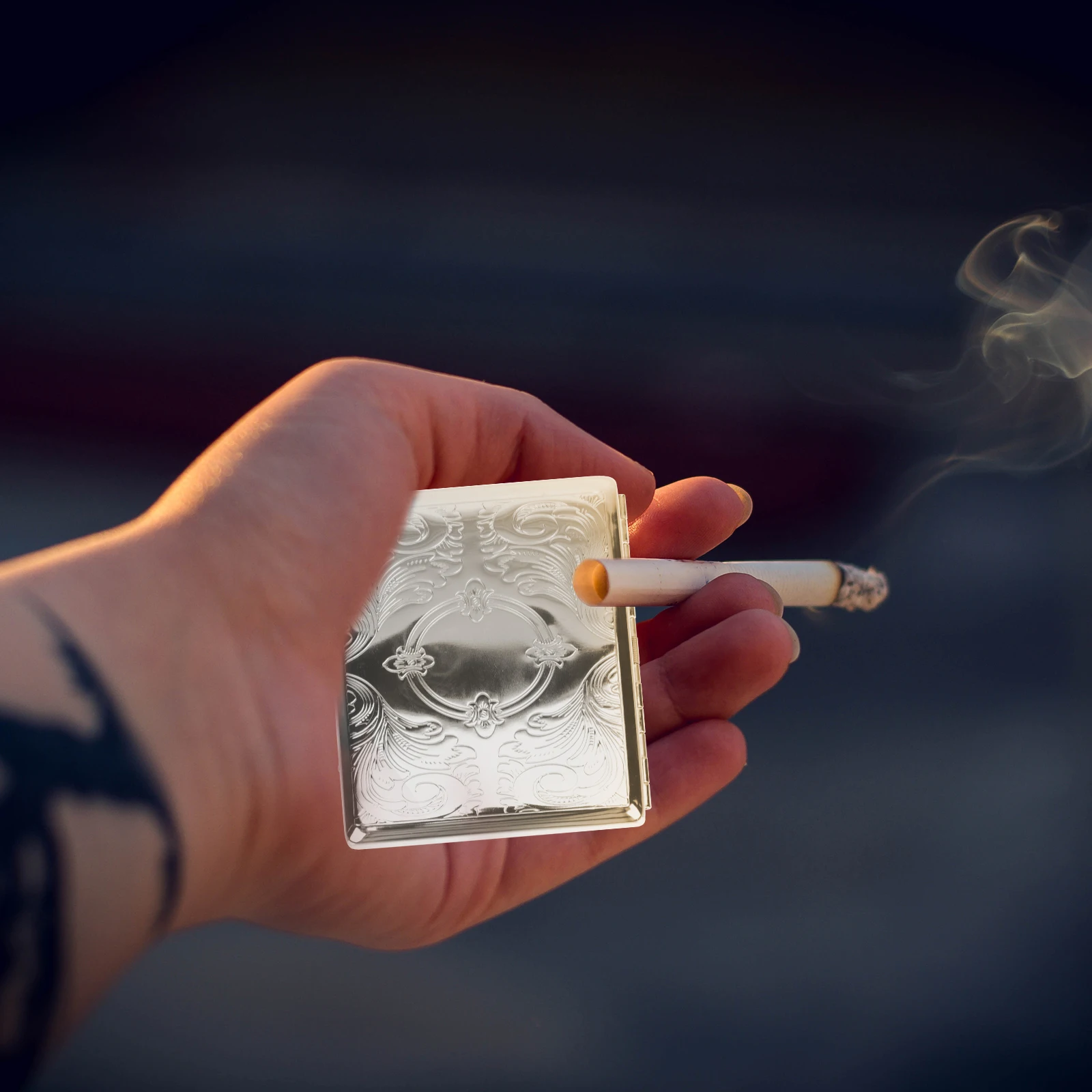

Stainless Steel Cigarette Box Protective Case Portable Holder Automatic Opening Moisture Proof Durable Design Reusable Cigarette