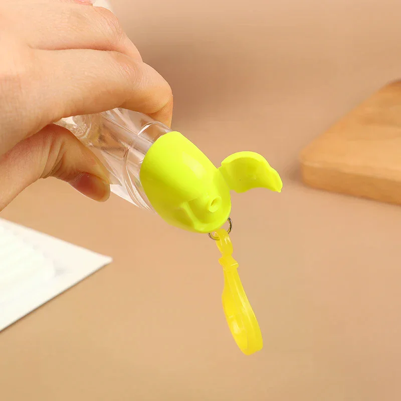 زجاجات محمولة قابلة لإعادة الملء 30 مل مع خطاف مطهر لليدين حاوية مستحضرات التجميل الكحولية حاوية توزيع الصابون الصغيرة في الهواء الطلق #4