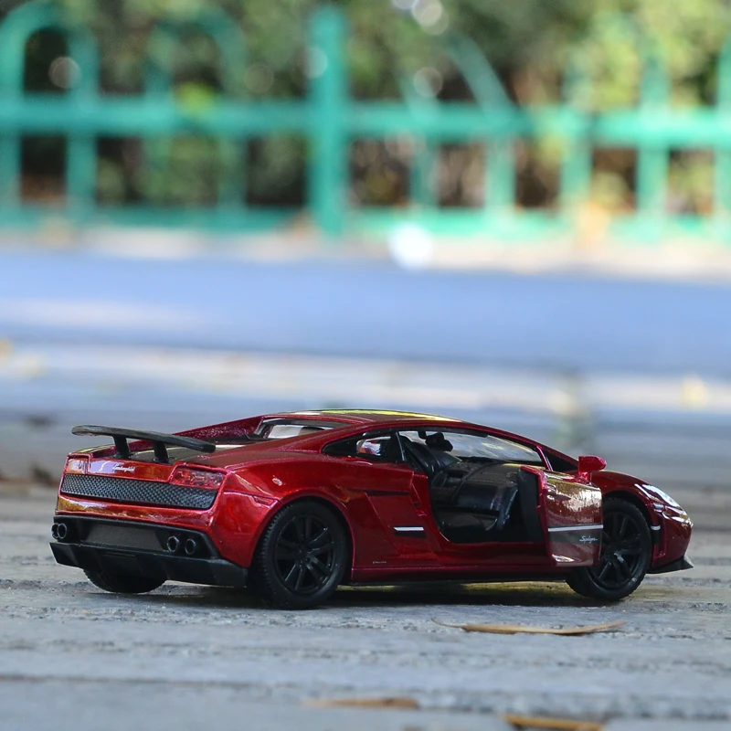 خمسة بوصة 1:36 لامبورغيني 570-4 جالاردو سبيكة سيارة نموذج 670 الخفافيش التراجع الباب سيارات لعبة