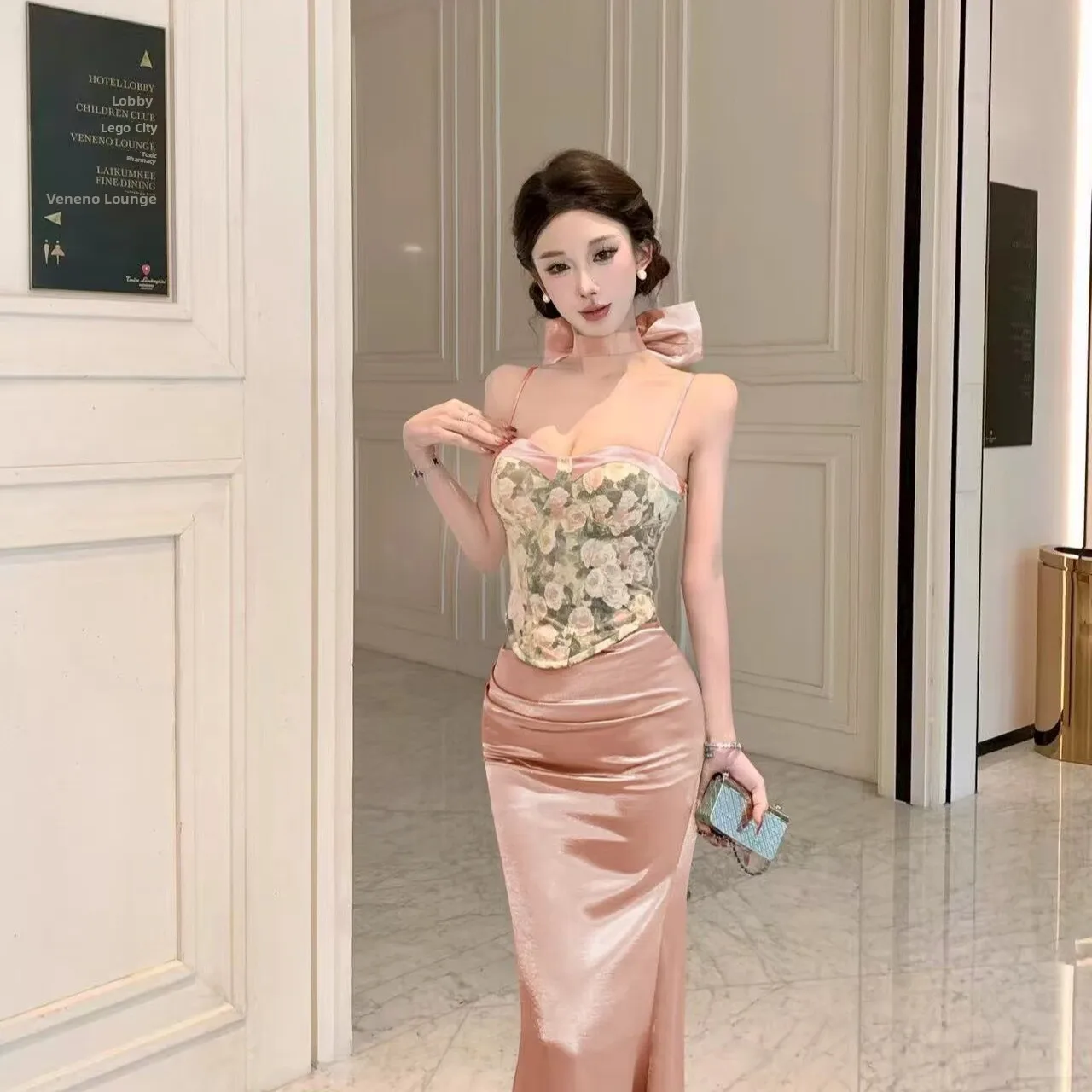 

Elegant Floral Print Halter Top Skirt Set with Knot Three Piece Women's Fashion Summer 2026 Breathable Short Sleeve