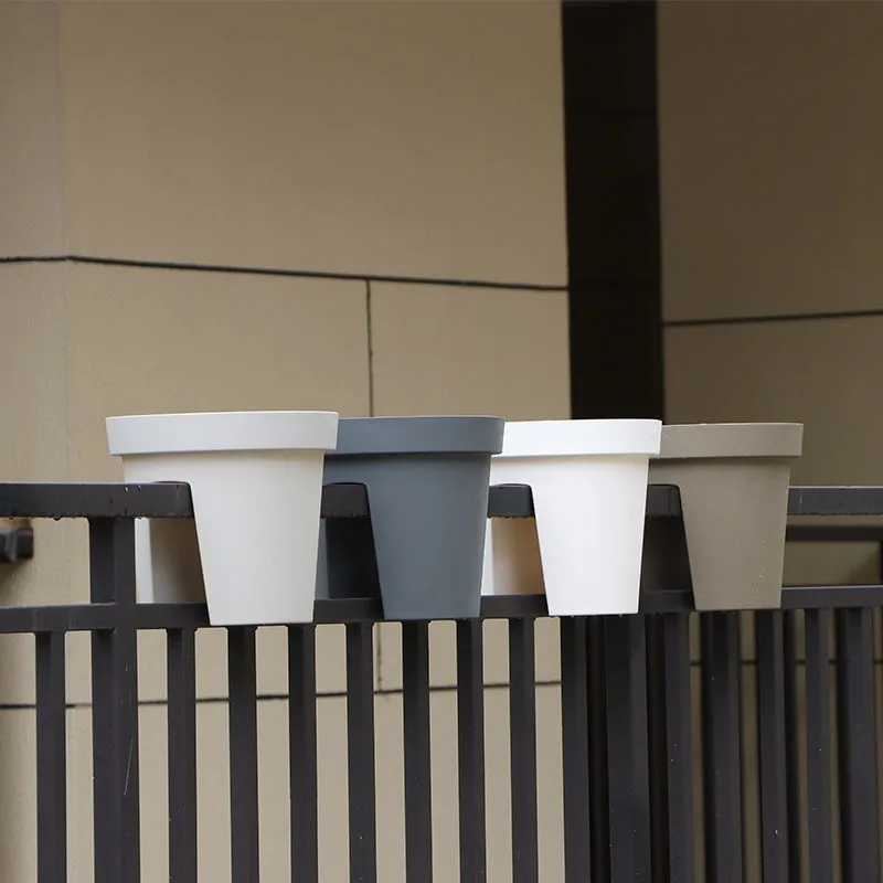 Hanging Flower Pot Round Balcony Railing Plastic Simple Saddle Railing Pot Vertical Garden Outdoor Greening Decoration Gear10PCS