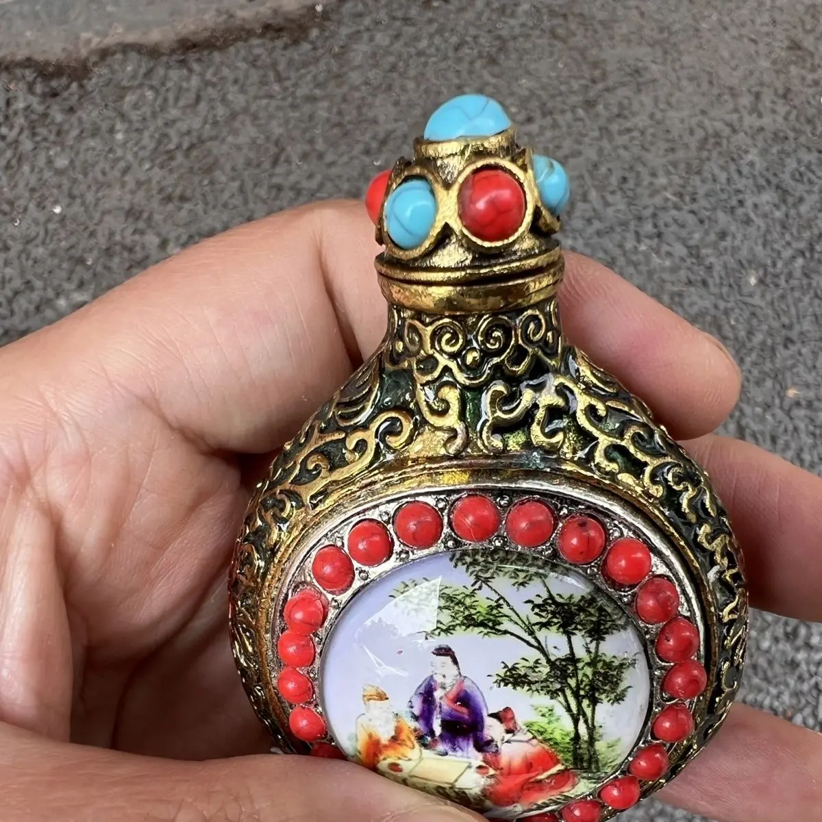 Tibetan snuff bottle inlaid with retro double-sided cigarette set with luminous inner painting bottle
