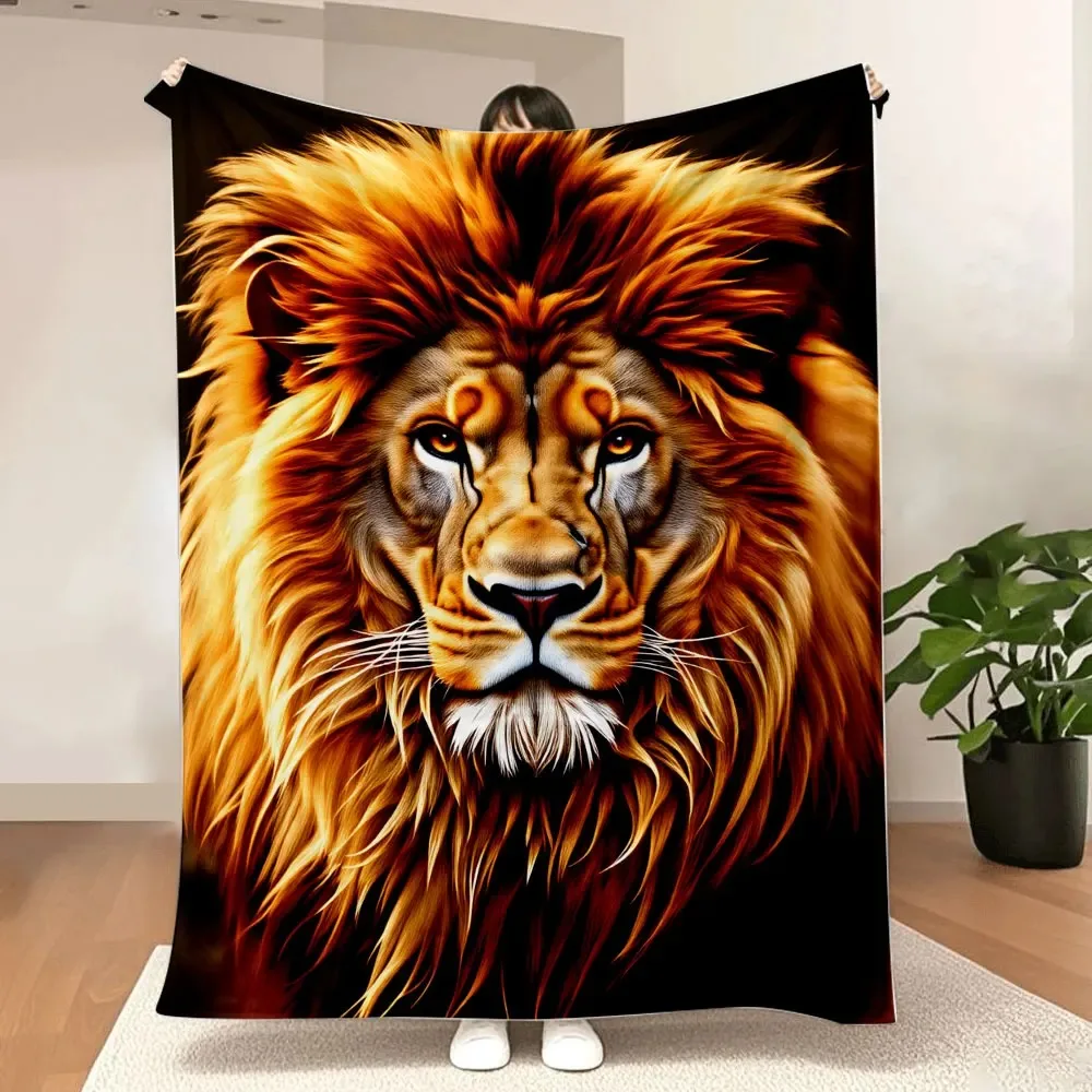 

Плед с изображением королевского льва - Яркая золотисто-оранжевая и коричневая стилизованная иллюстрация, объемная грива и пронзительные глаза, драматичный черный цвет.