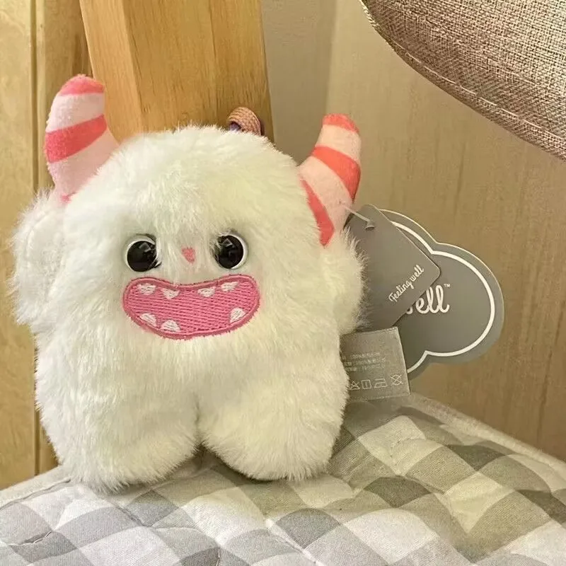 かわいい小さな雪の怪物ぬいぐるみペンダントガールハートキーホルダーモンスター人形装飾品カップル通学バッグ人形ギフト