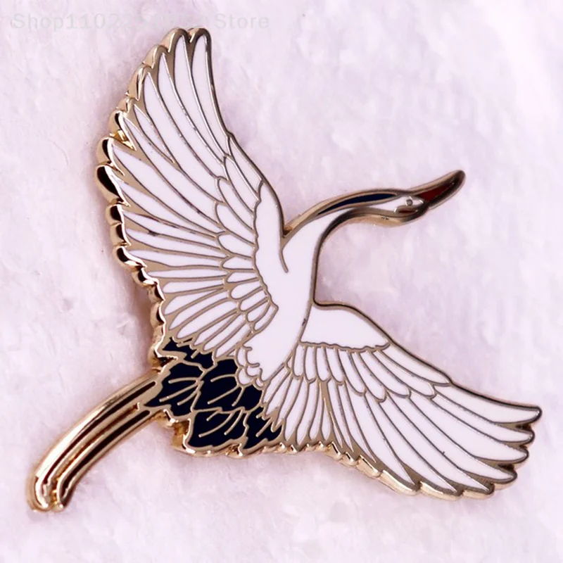Flying Red-crowned Crane Bird Hard Enamel Pin Animal Badge Brooch For Jewelry Accessory